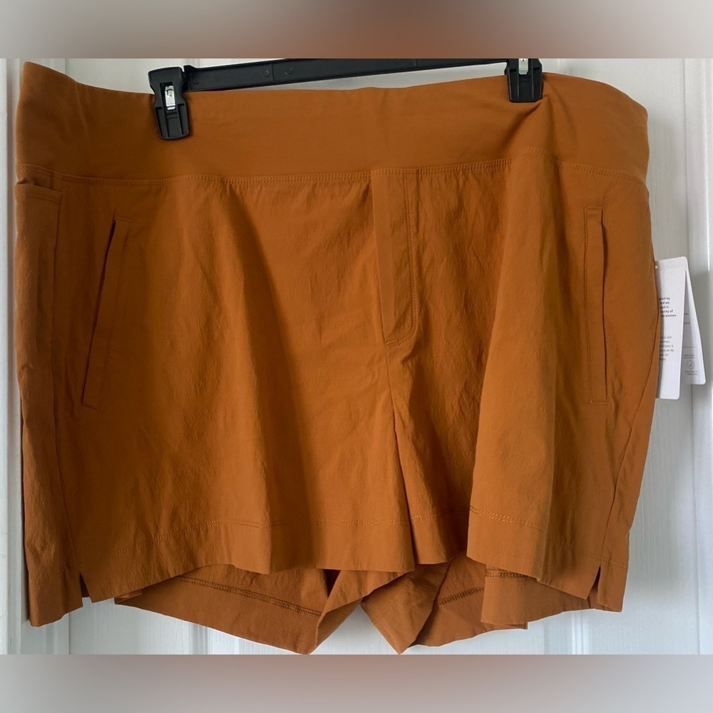 Women’s athleta Trekkie north shorts size-26